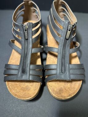 BearPaw Layla II Black Strappy Front-Zip Women’s Gladiator Sandals sz -9W